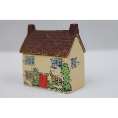 25 - Wade England 1982 , No 21, Whimsey On Why , Broomyshaw Cottage Building , 4 x 4.5 x 2 cm