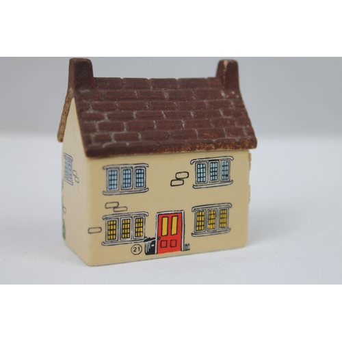 25 - Wade England 1982 , No 21, Whimsey On Why , Broomyshaw Cottage Building , 4 x 4.5 x 2 cm