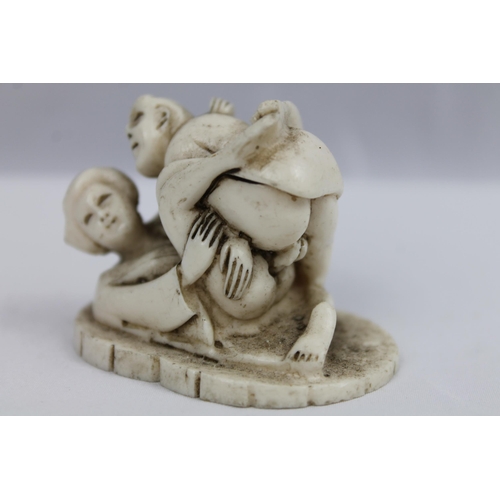 324 - Vintage Japanese Netsuke Figurine Shunga Resin, 7 cm