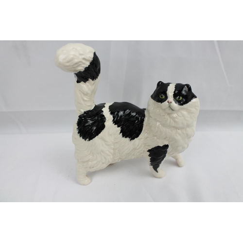 328 - Royal Dulton Cat Statue, 15cm tall