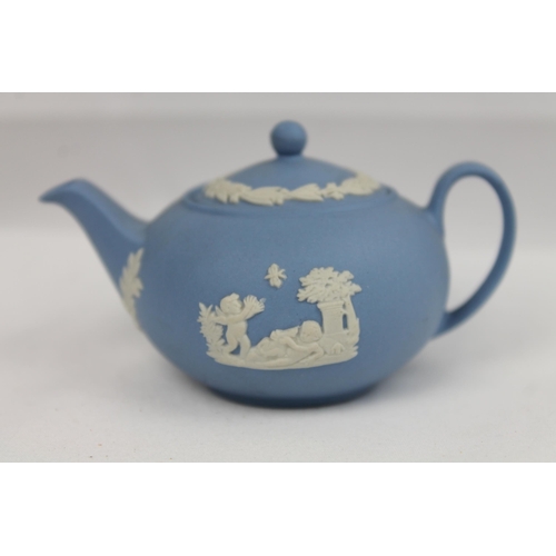 335 - Wedgwood Pottery Miniature Tea Pot, 6cm in diameter