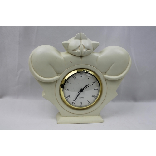 39 - Art Deco Clock, Two Cats, 17 X 15 cm