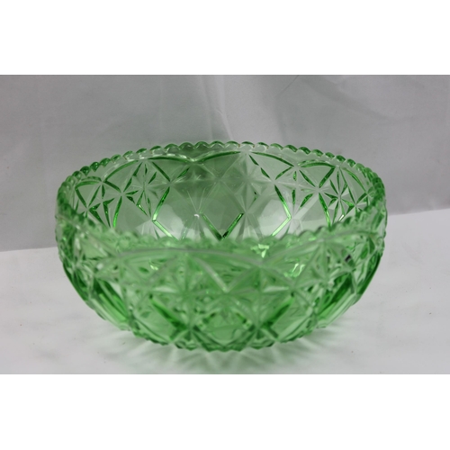 350 - Large Green Crystal Glass Bowl, 22cm in diameter, 11cm tall