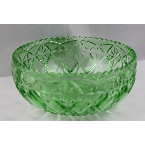 350 - Large Green Crystal Glass Bowl, 22cm in diameter, 11cm tall