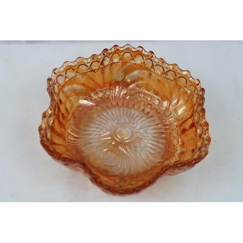 361 - Vintage Carnival Glass Bowl, 14 cm in diameter