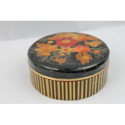 373 - Straw Marquetry Hand Made Trinket Box, 11 cm in diameter