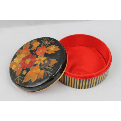 373 - Straw Marquetry Hand Made Trinket Box, 11 cm in diameter