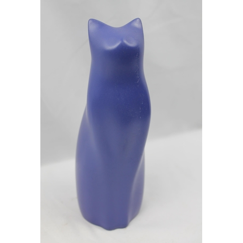 386 - Sitting Cat Statue, 18 cm tall