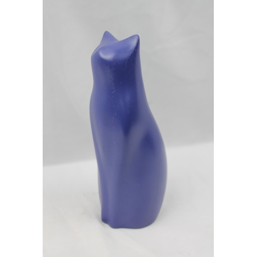 386 - Sitting Cat Statue, 18 cm tall