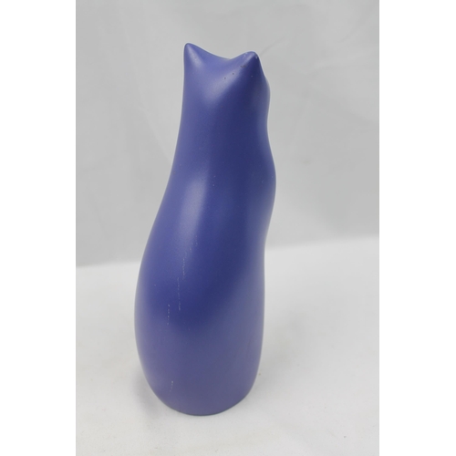 386 - Sitting Cat Statue, 18 cm tall