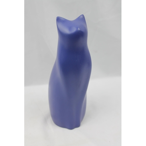 386 - Sitting Cat Statue, 18 cm tall