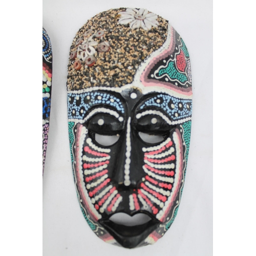 387 - Two Decorative Masks in Artisanal Wood, 21 cm