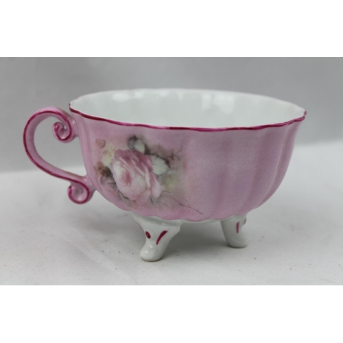 388 - Meander BV , Vintage Tea Cup on Legs, 10 cm in diameter