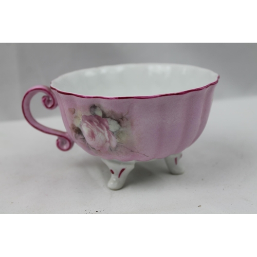 388 - Meander BV , Vintage Tea Cup on Legs, 10 cm in diameter