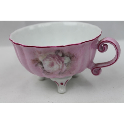 388 - Meander BV , Vintage Tea Cup on Legs, 10 cm in diameter