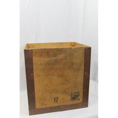 422 - Vintage Rustic Wooden Box, 27 X 28 X 19.5 cm