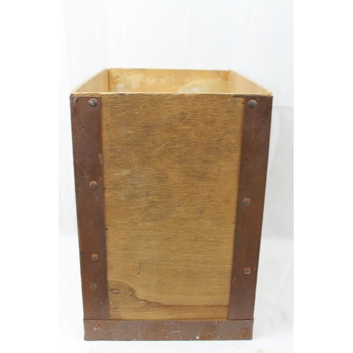 422 - Vintage Rustic Wooden Box, 27 X 28 X 19.5 cm