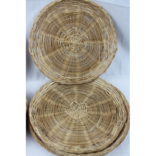 424 - Ten Wicker Plates in Mint Condition, 24 cm in diameter