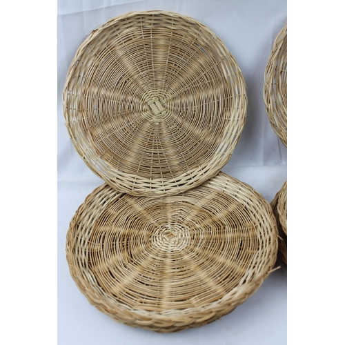 424 - Ten Wicker Plates in Mint Condition, 24 cm in diameter