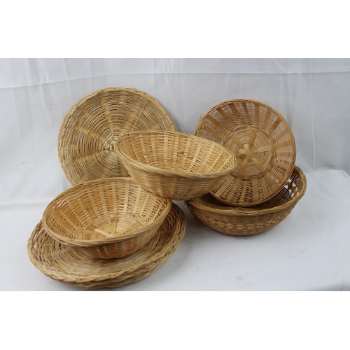 426 - Job Lot of a Wicker Bowls and Plates, plate is 24 cm in diameter