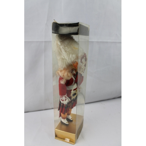 441 - Vintage Ye Olde Highlander, Clan Tartan Dool in original box, Made in Scotland, Perth, 22cm tall , m... 