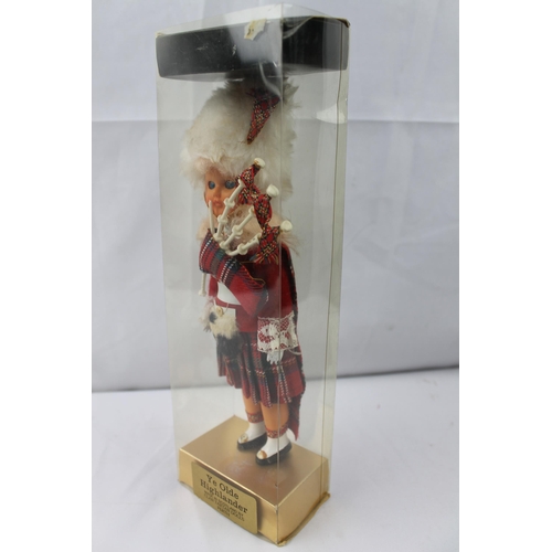 441 - Vintage Ye Olde Highlander, Clan Tartan Dool in original box, Made in Scotland, Perth, 22cm tall , m... 