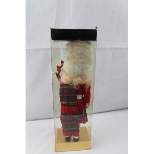 441 - Vintage Ye Olde Highlander, Clan Tartan Dool in original box, Made in Scotland, Perth, 22cm tall , m... 