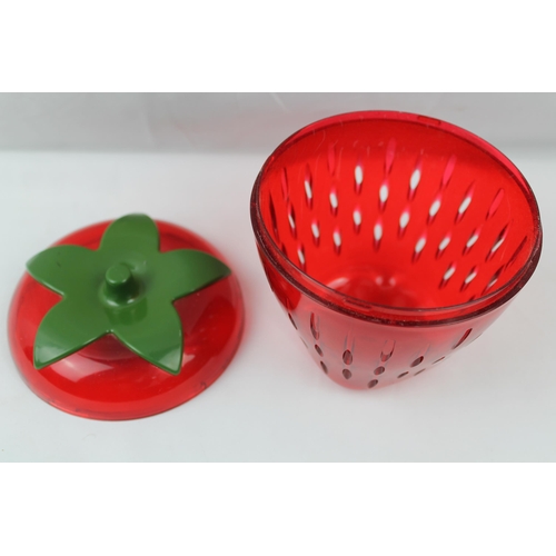 468 - Joie Strawberry Keeper - Fresher For Longer,, 13 cm tall, 12 cm in diameter, mint condition