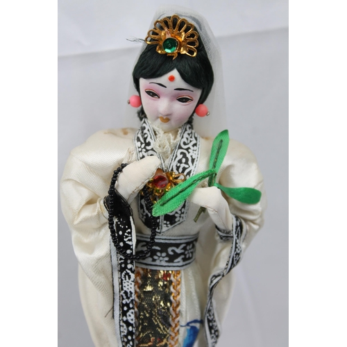 474 - Vintage Japanese Geisha Doll, 24 cm tall