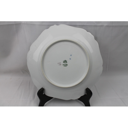 478 - Rosenthal Crown Pensee Bavaria Plate in Mint Condition, 21.4 cm in diameter