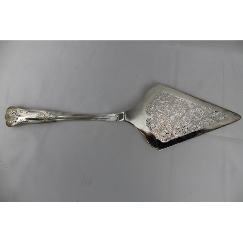 487 - Vintage Silver Plated Wedding Cake / Pie Server