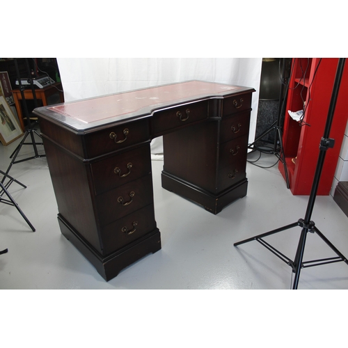 37 - Small Mahogany Pedestal Desk, 8 Draws , in One Solid Piece, 74 cm tall, 113.5 cm wide, depth 53.3 cm