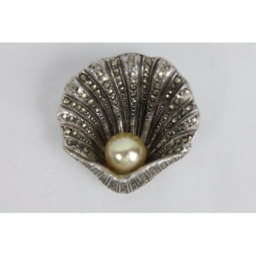 71 - Antique 1930's Rhinestone & Pearl Seashell Pin Brooch , 3.5 x 3.5 cm