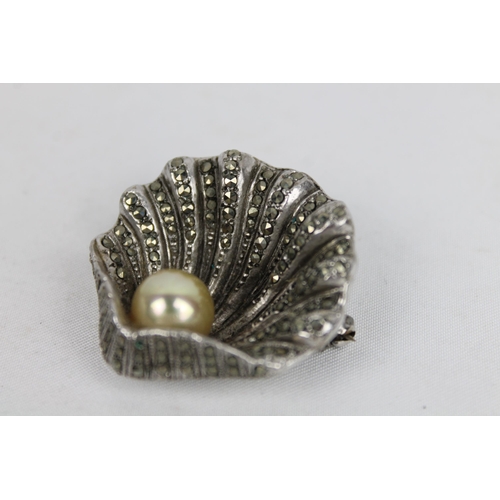 71 - Antique 1930's Rhinestone & Pearl Seashell Pin Brooch , 3.5 x 3.5 cm