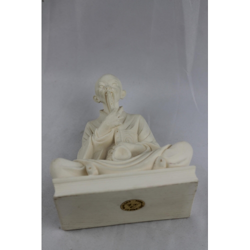 15 - A Giannelli
Alabaster Resin Sculpture Asian Man Playing Instrument 17cm height