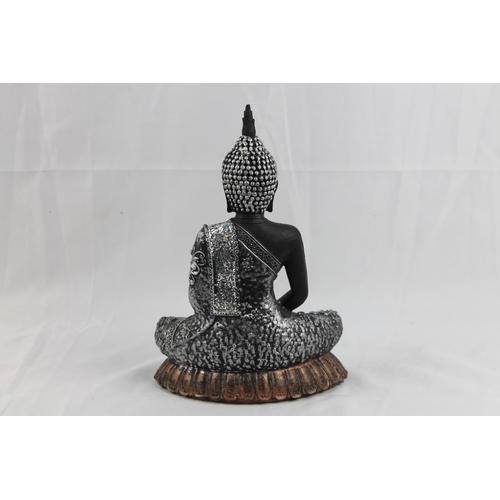 4 - Buddha
White and Black Sitting Buddha 25cm height