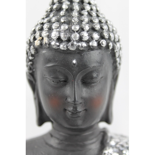 4 - Buddha
White and Black Sitting Buddha 25cm height