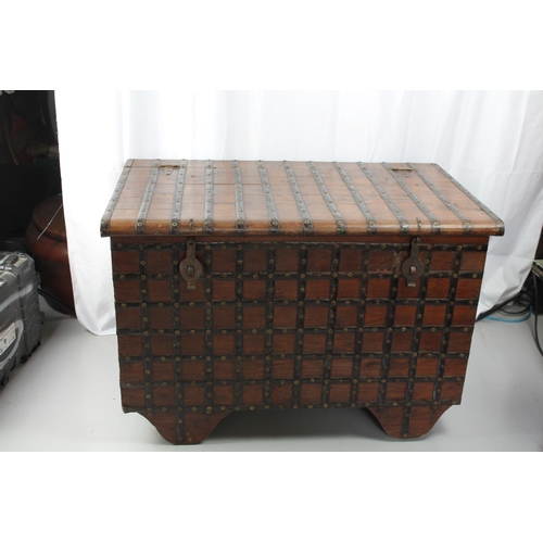 121 - Large Vintage Chest / Trunk on Wooden Wheels, 66 x 95 x 56 cm