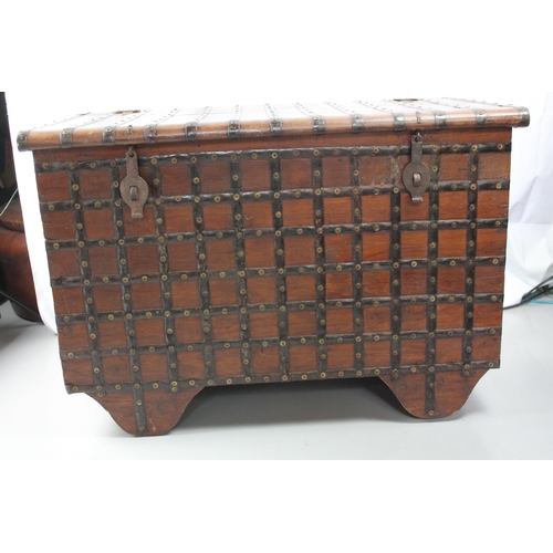 121 - Large Vintage Chest / Trunk on Wooden Wheels, 66 x 95 x 56 cm