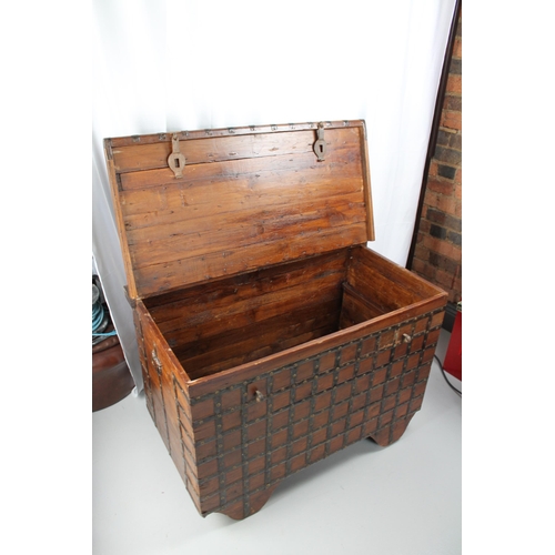 121 - Large Vintage Chest / Trunk on Wooden Wheels, 66 x 95 x 56 cm