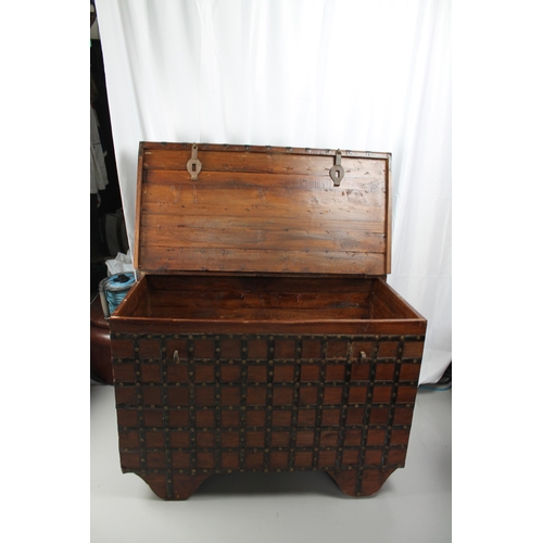 121 - Large Vintage Chest / Trunk on Wooden Wheels, 66 x 95 x 56 cm