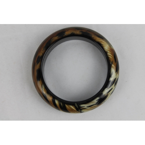 144 - Vintage 80s Plastic Abstract Animal Round Bracelet