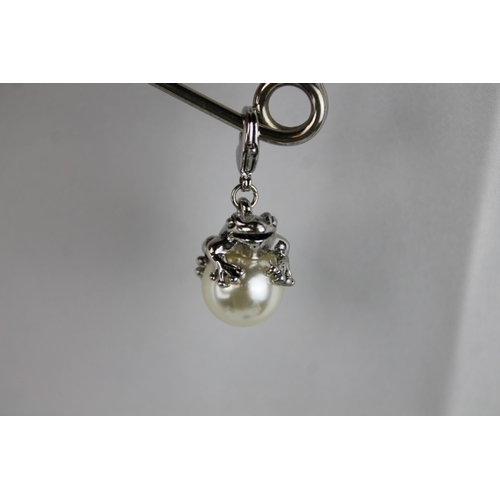 176 - Silver Frog on Pearl Pendant