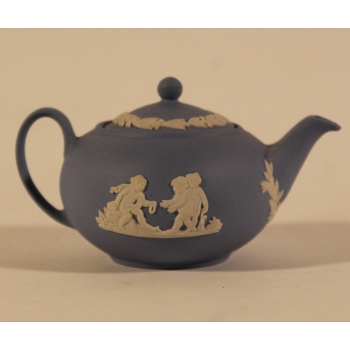 299 - Wedgwood Pottery Tea Pot, miniature, mint condition