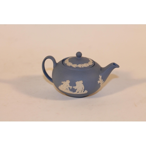 299 - Wedgwood Pottery Tea Pot, miniature, mint condition