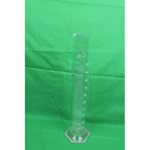 304 - Pyrex Glass 1000ml Graduated Cylinder With Hexagonal Base