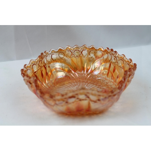 314 - Vintage Carnival Glass Bowl, 14 cm in diameter