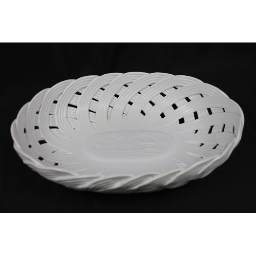 336 - Cestino Porta Pane Ceramica , White Ceramic Bread Basket , Mint Condition, 27 cm x 19 cm