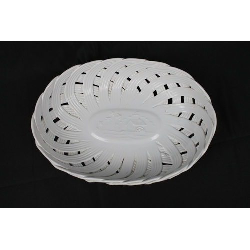 336 - Cestino Porta Pane Ceramica , White Ceramic Bread Basket , Mint Condition, 27 cm x 19 cm