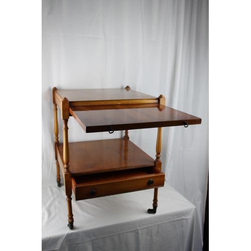 129 - Flamed Mahogany Side Table With Butlers Serving Tray